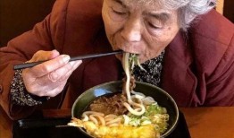 娱乐吃瓜酱老人头像高清,揭秘娱乐吃瓜酱老人头像背后的故事